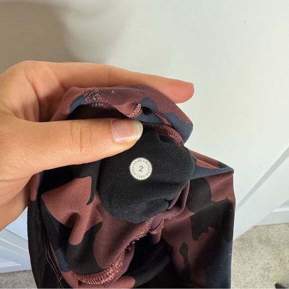 Lululemon Wunder Under High Rise 25* Tights Leggings Pink Heritage Camo Size 2 - Picture 6 of 7